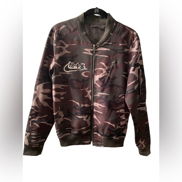 Riflessi Lightweight Camo Jacket with Front & Arm Pockets. Hanzi Logos 2-way Zip - Picture 4 of 11